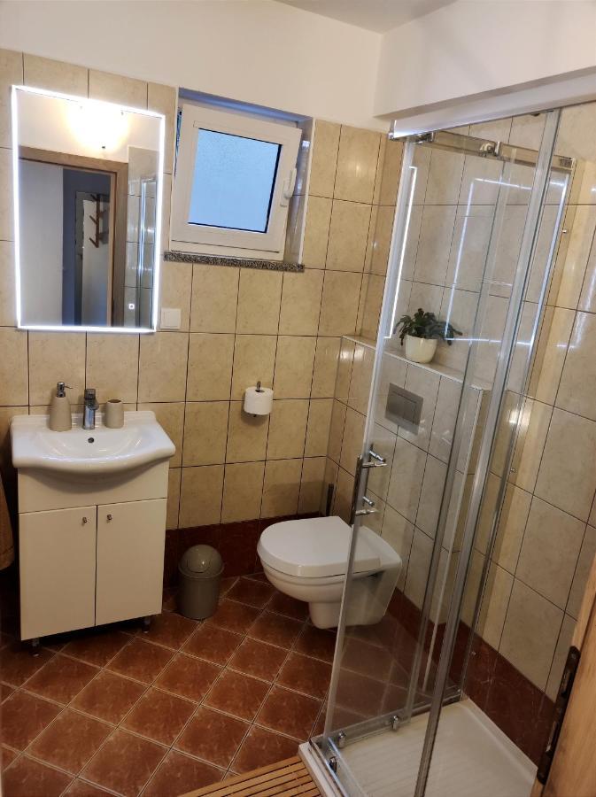 Apartman Emili Malinska Bagian luar foto