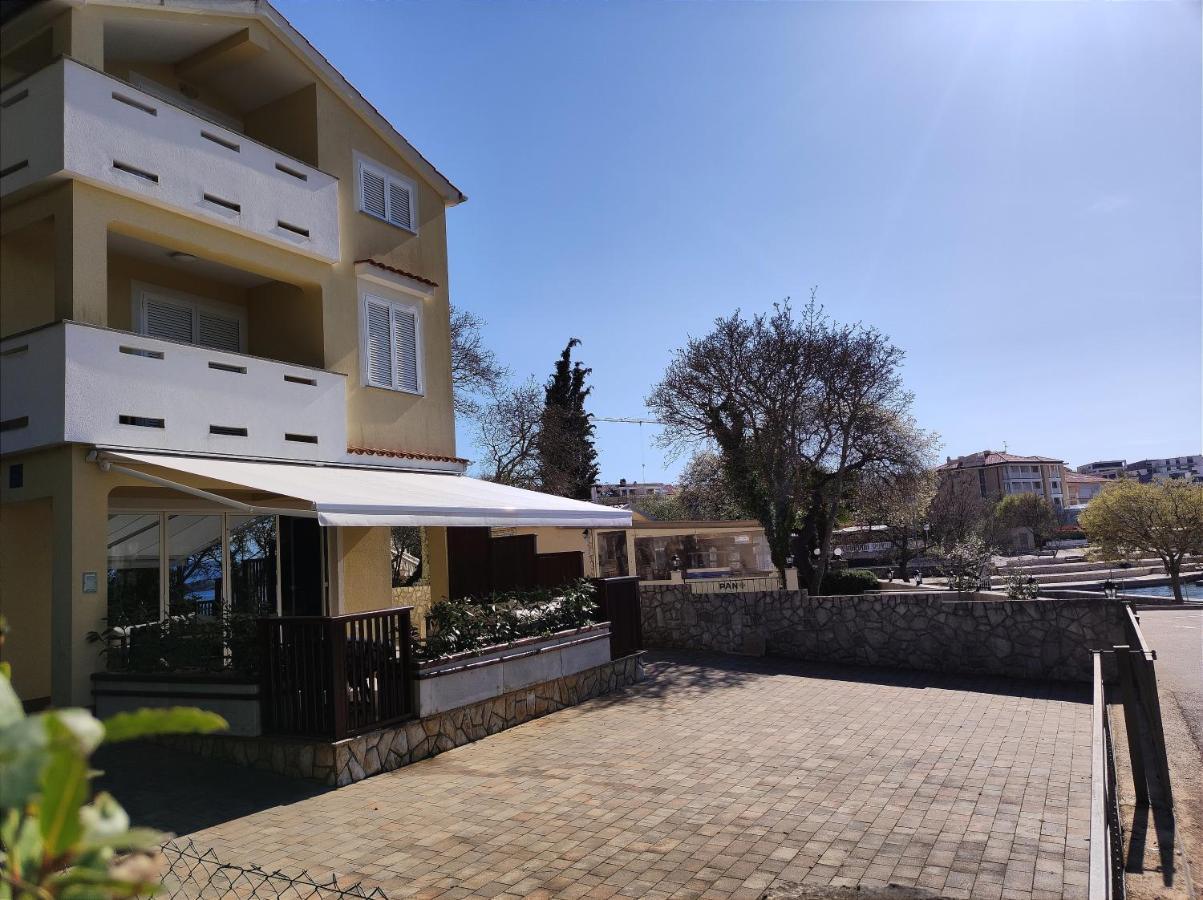 Apartman Emili Malinska Bagian luar foto
