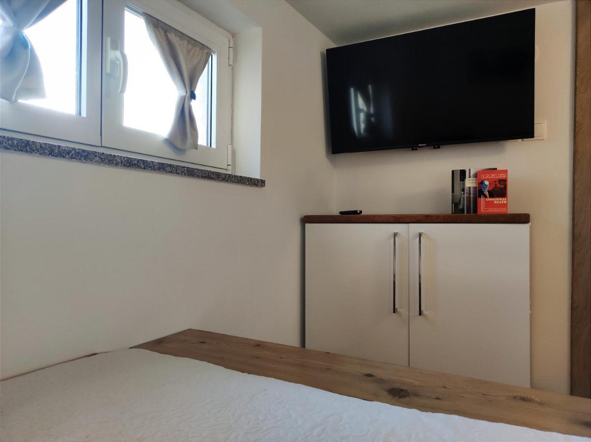 Apartman Emili Malinska Bagian luar foto