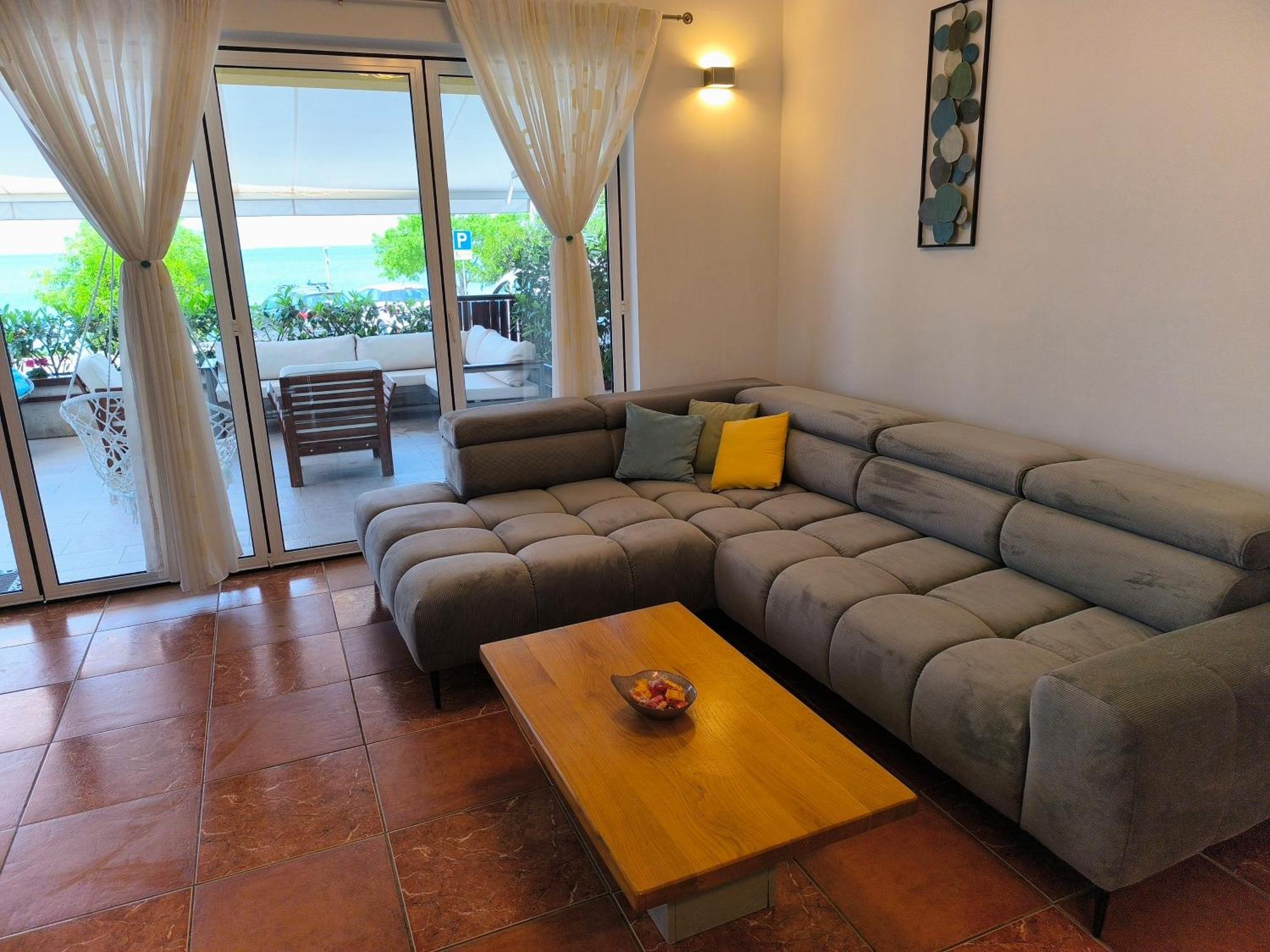 Apartman Emili Malinska Bagian luar foto